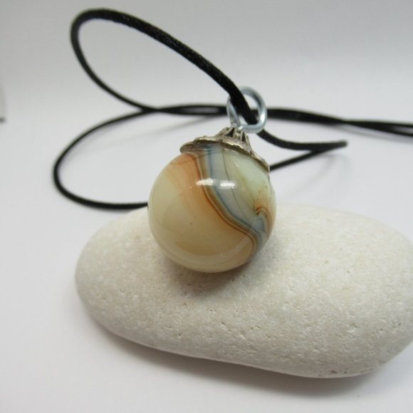 Uranium glass marble pendant - Picture 6 of 12